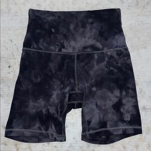 Lululemon Align Short *6"
Diamond Dye Pitch Grey Graphite Grey | size 2